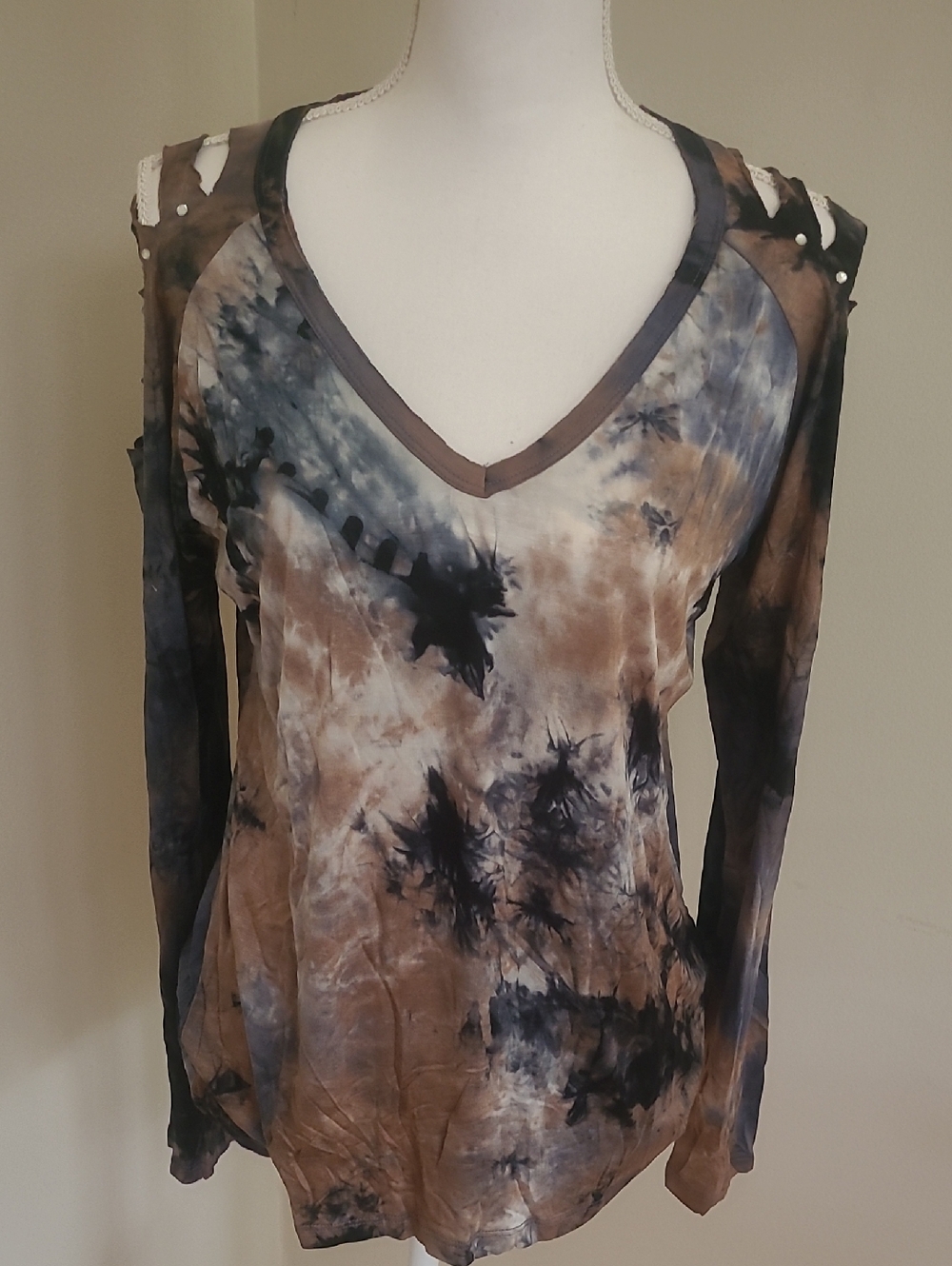 New Vocal Boho Sarah Top With Laser-cut and Rhinestone Details. XL - Picture 3 of 6